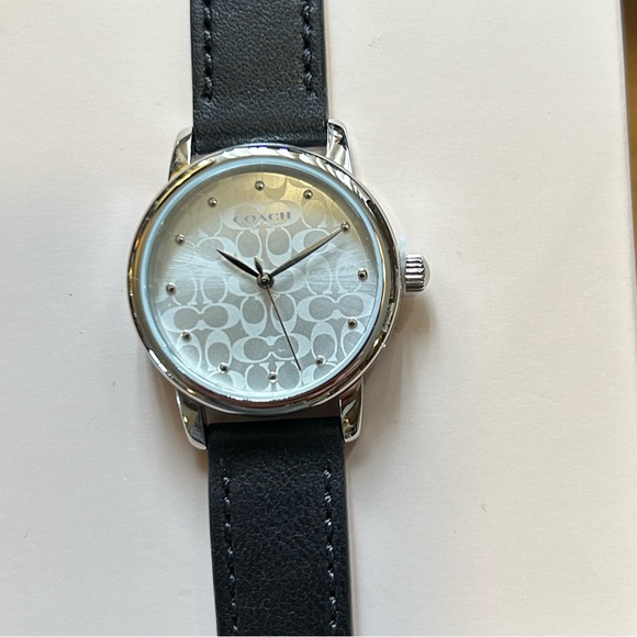 Coach Grand Watch With 28mm Coach Signiture Face - Picture 3 of 6